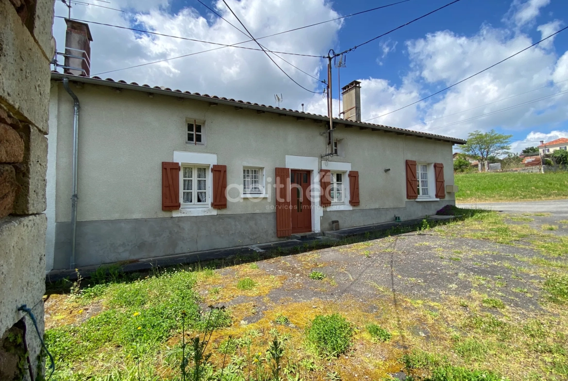 Maison à rénover avec grange aménageable et terrain de 2050m² à Chirac (16150) 