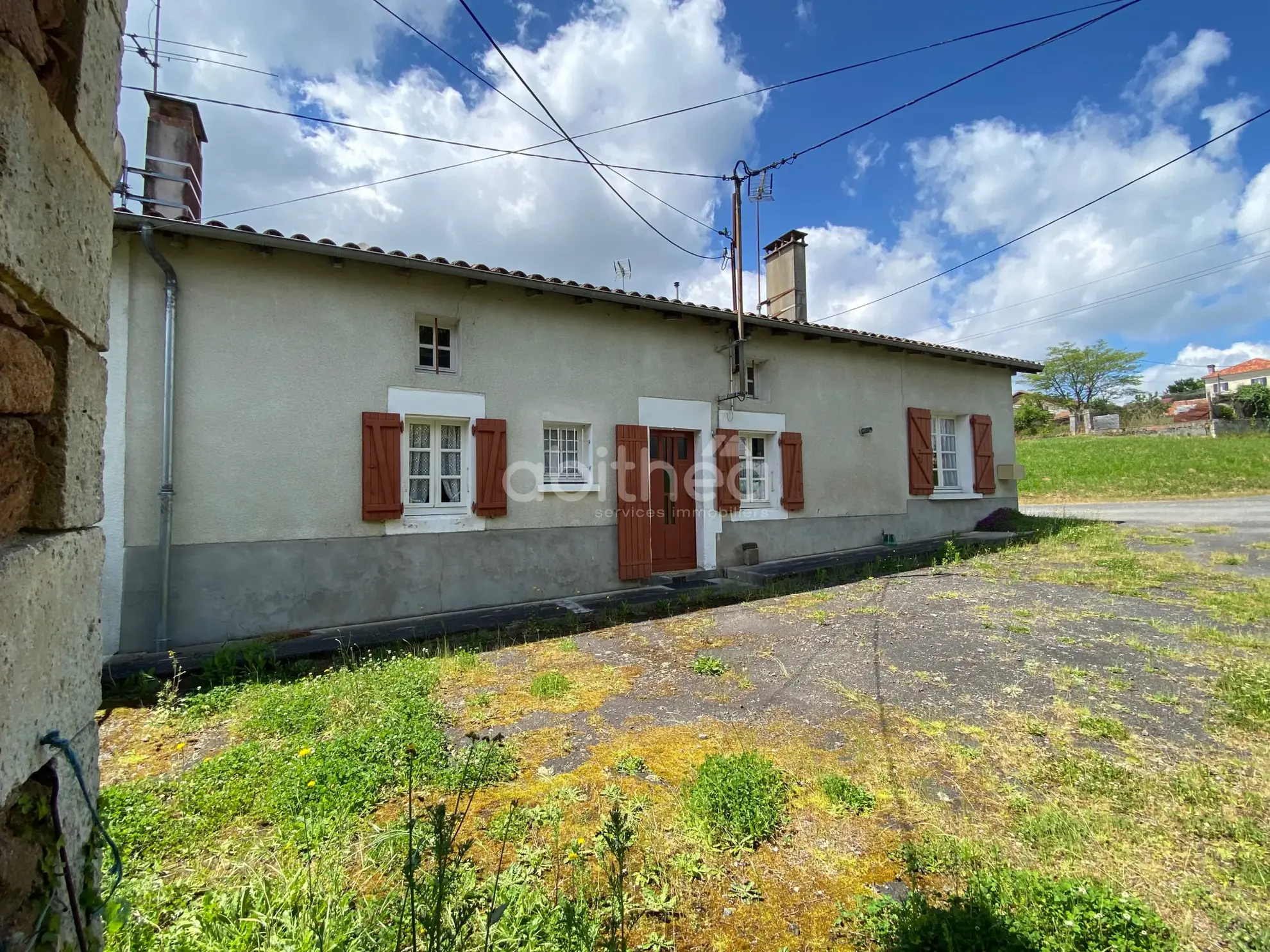 Maison à rénover avec grange aménageable et terrain de 2050m² à Chirac (16150) 