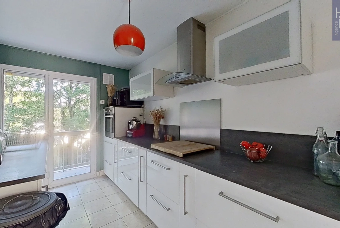 Appartement T3/T4 de 71,31 m² avec Balcon, Cave et Parking à Sainte-Foy-lès-Lyon 