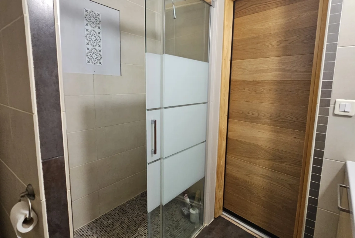 Maison de village à Lunel-Viel avec 4 chambres, espace agréable et prestations modernes 