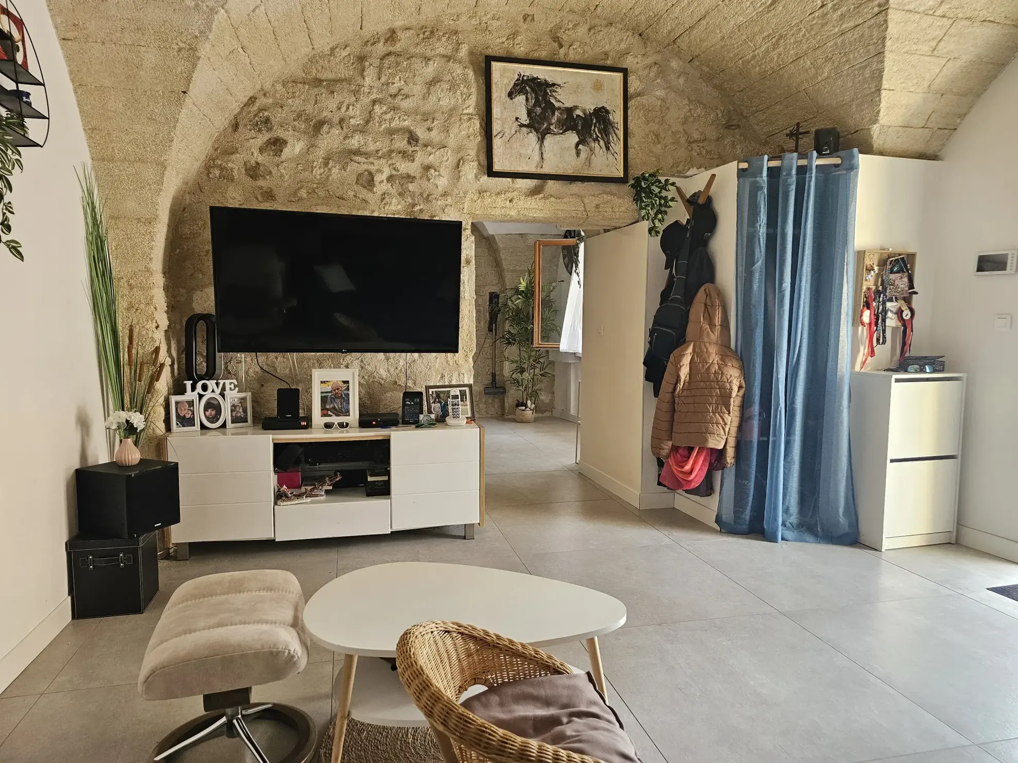 Maison de village à Lunel-Viel avec 4 chambres, espace agréable et prestations modernes 