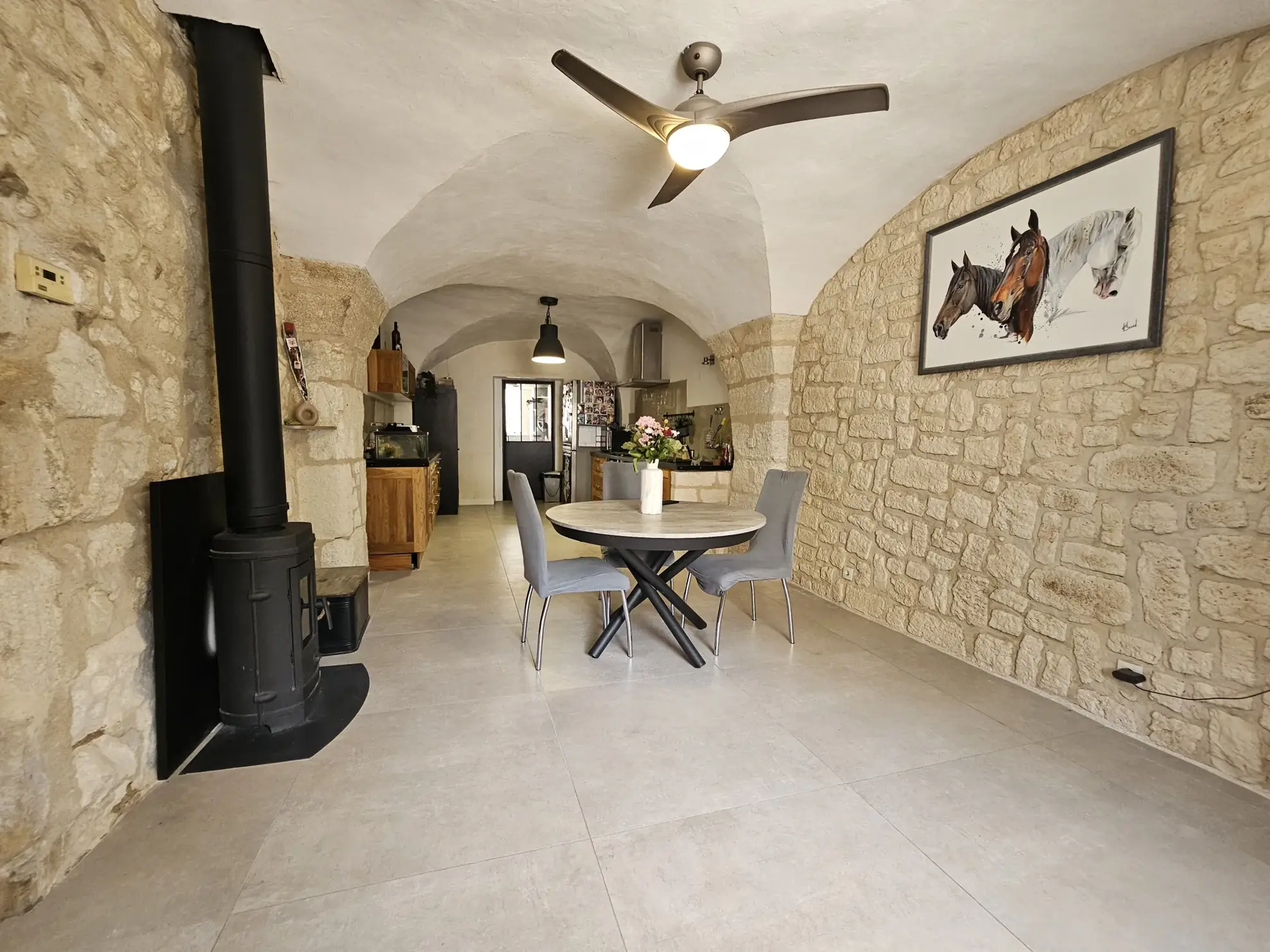 Maison de village à Lunel-Viel avec 4 chambres, espace agréable et prestations modernes 