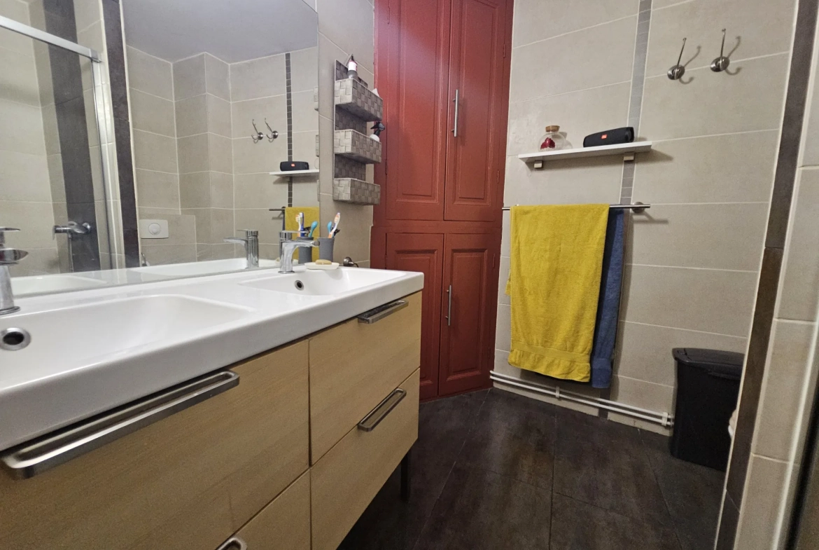 Maison de village à Lunel-Viel avec 4 chambres, espace agréable et prestations modernes 