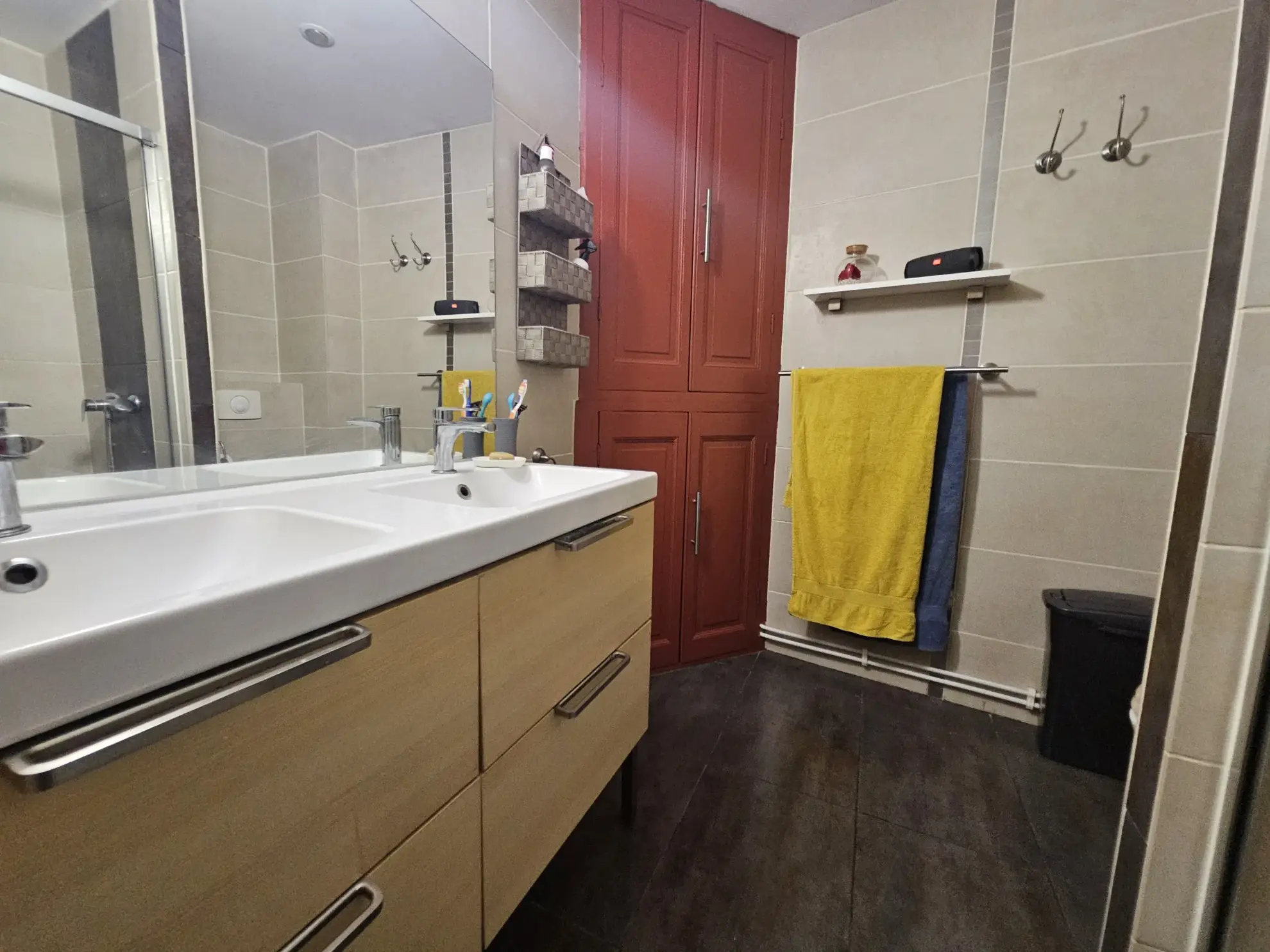 Maison de village à Lunel-Viel avec 4 chambres, espace agréable et prestations modernes 
