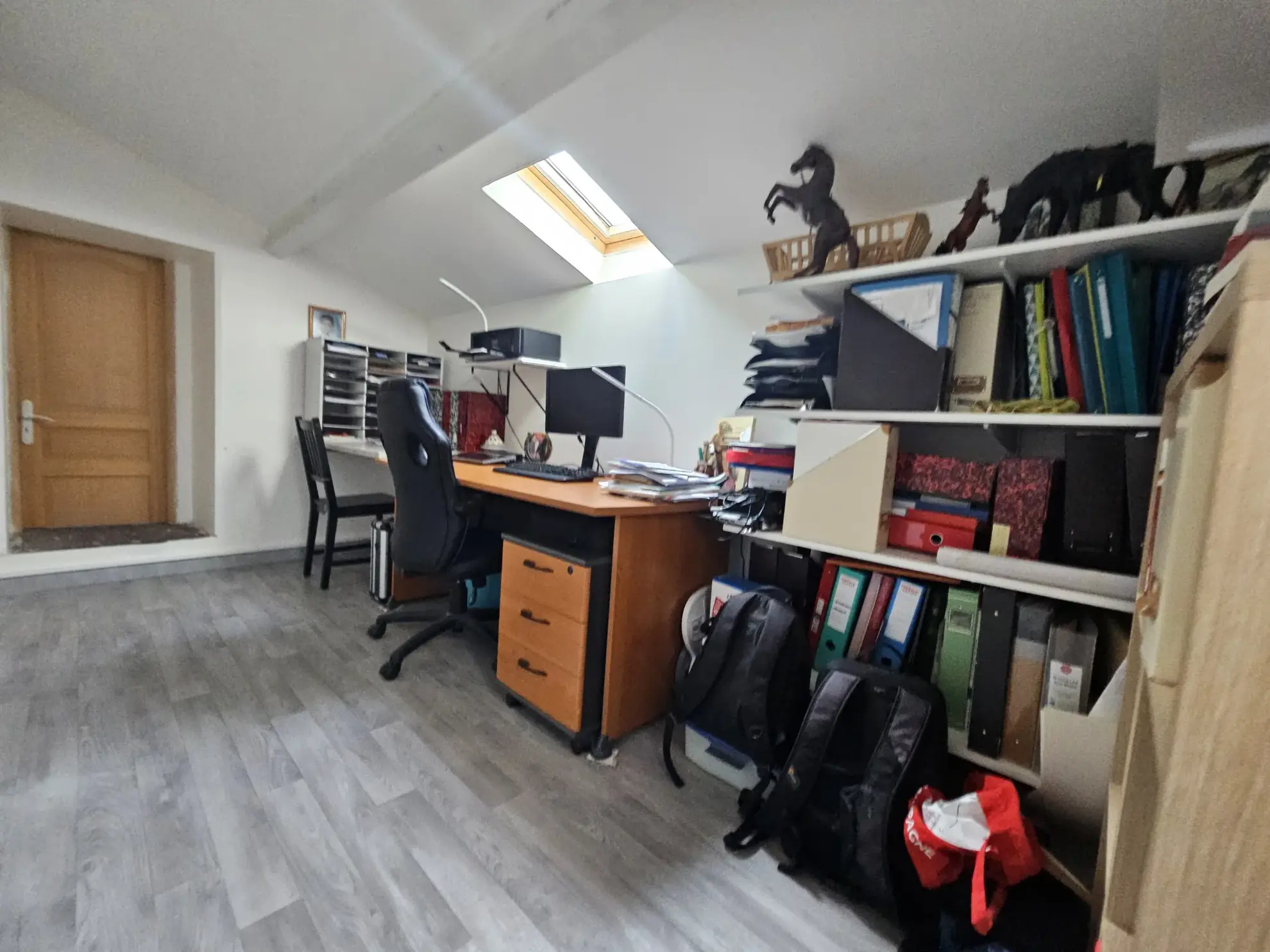Maison de village à Lunel-Viel avec 4 chambres, espace agréable et prestations modernes 