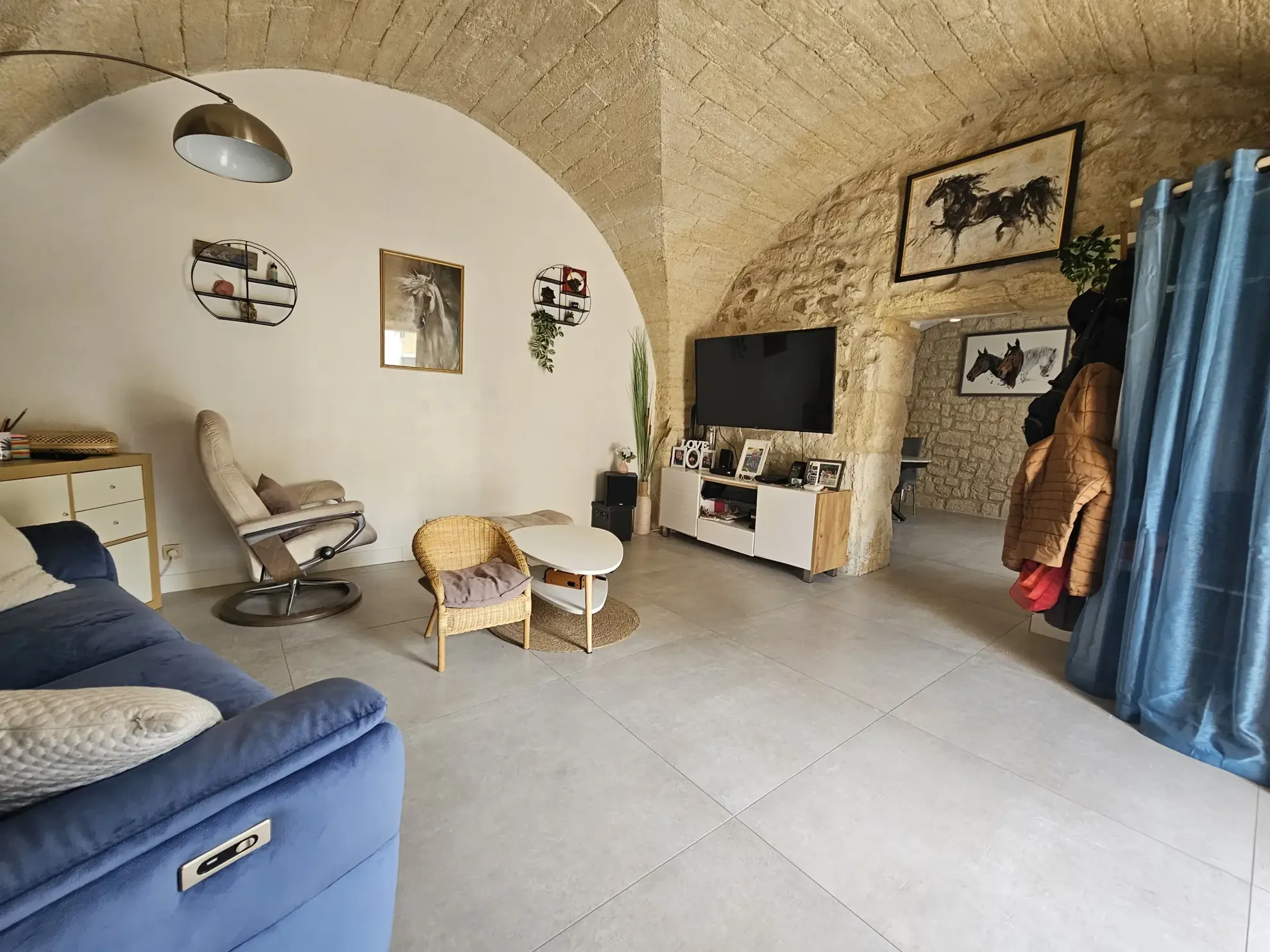 Maison de village à Lunel-Viel avec 4 chambres, espace agréable et prestations modernes 