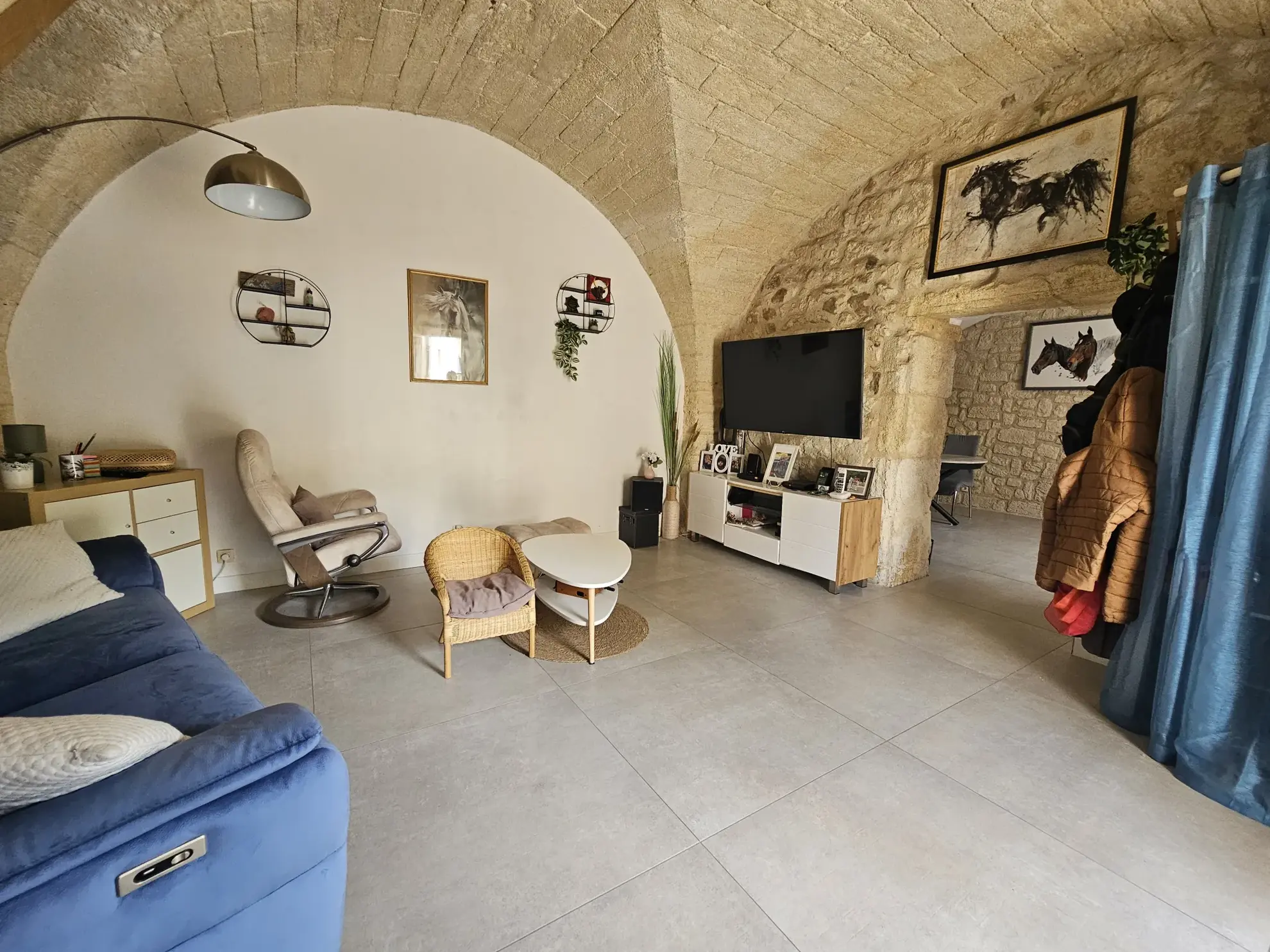 Maison de village à Lunel-Viel avec 4 chambres, espace agréable et prestations modernes 