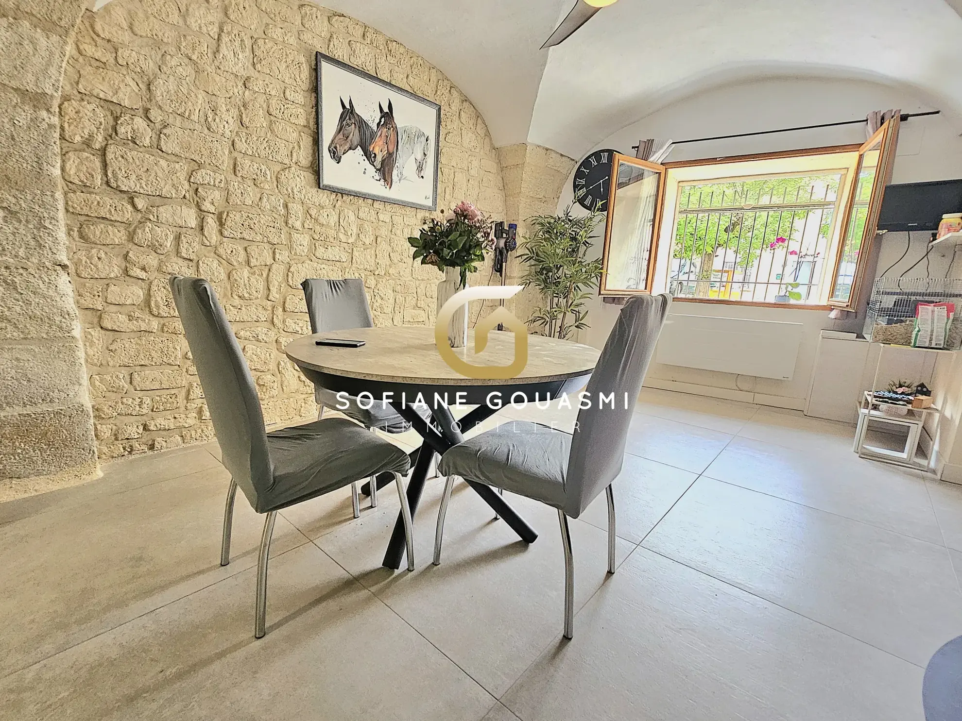 Maison de village à Lunel-Viel avec 4 chambres, espace agréable et prestations modernes 
