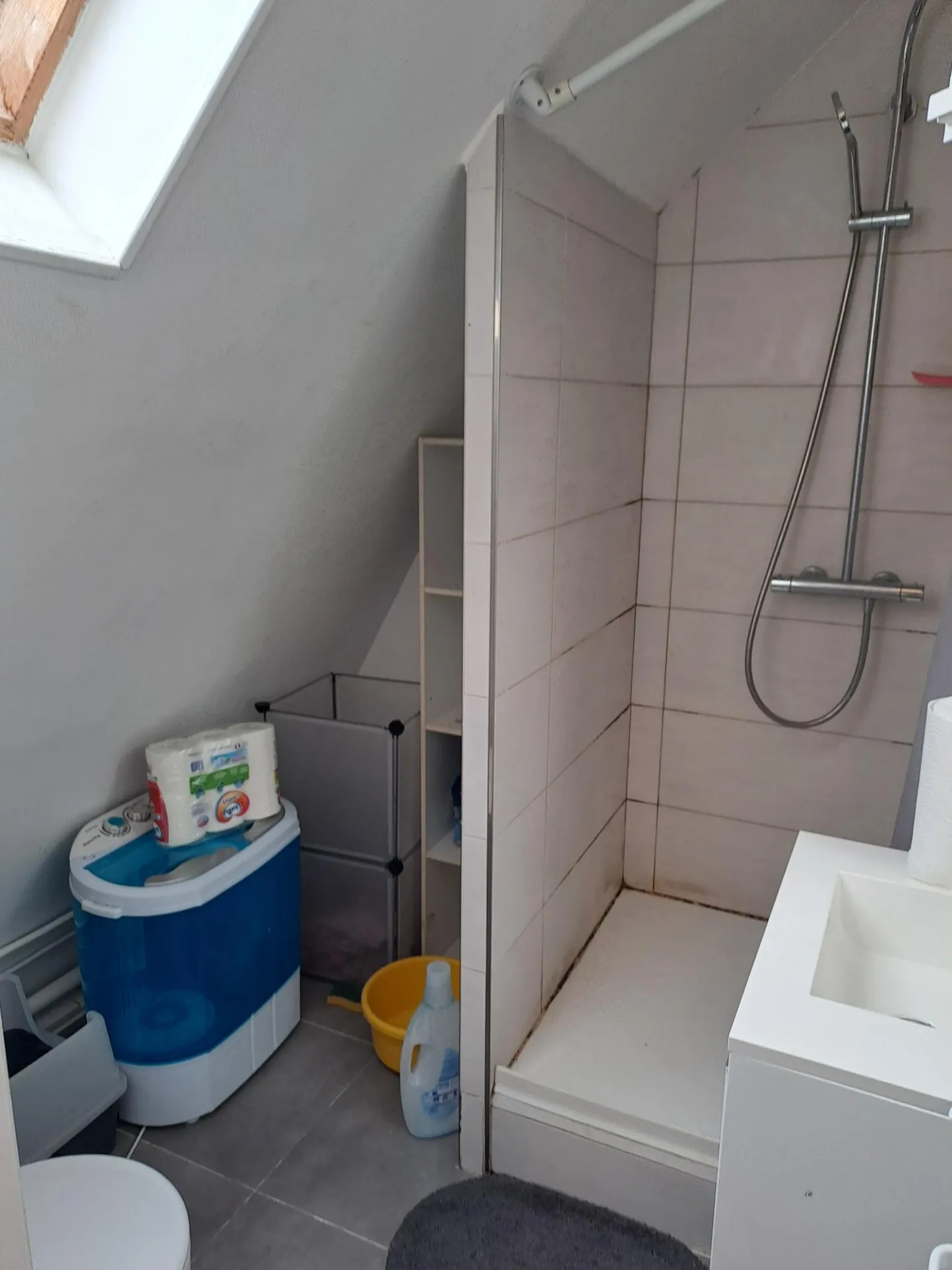 Appartement 2 pièces rénové avec vue sur les toits de Paris proche Gare Saint-Lazare 