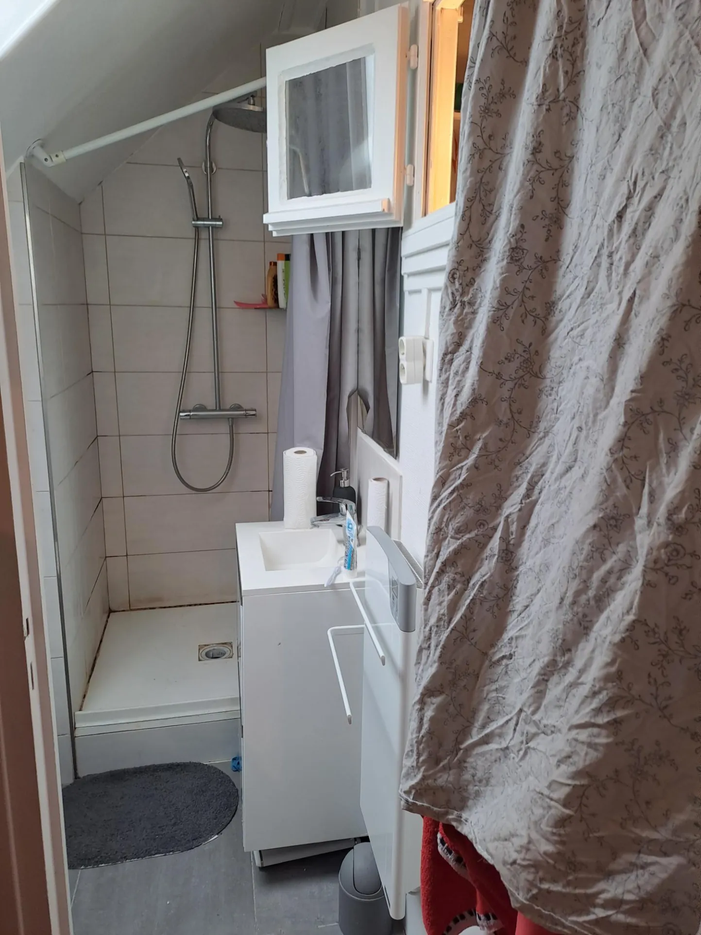 Appartement 2 pièces rénové avec vue sur les toits de Paris proche Gare Saint-Lazare 