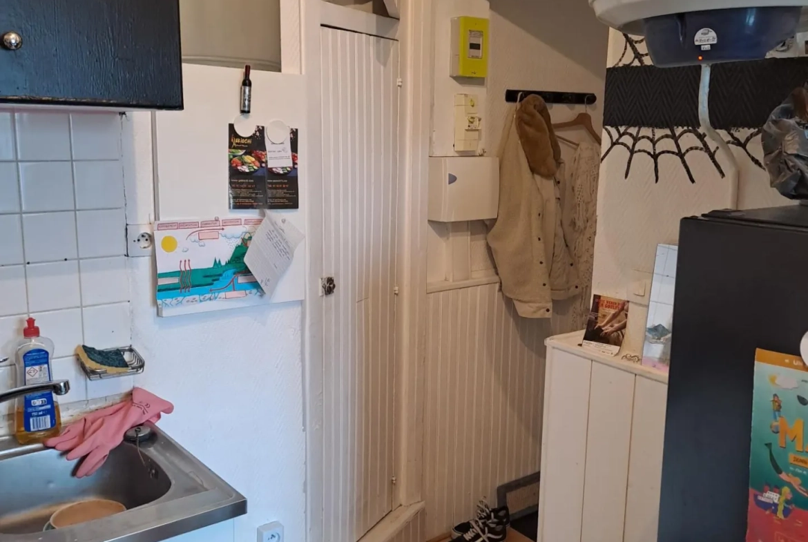 Appartement 2 pièces rénové avec vue sur les toits de Paris proche Gare Saint-Lazare 