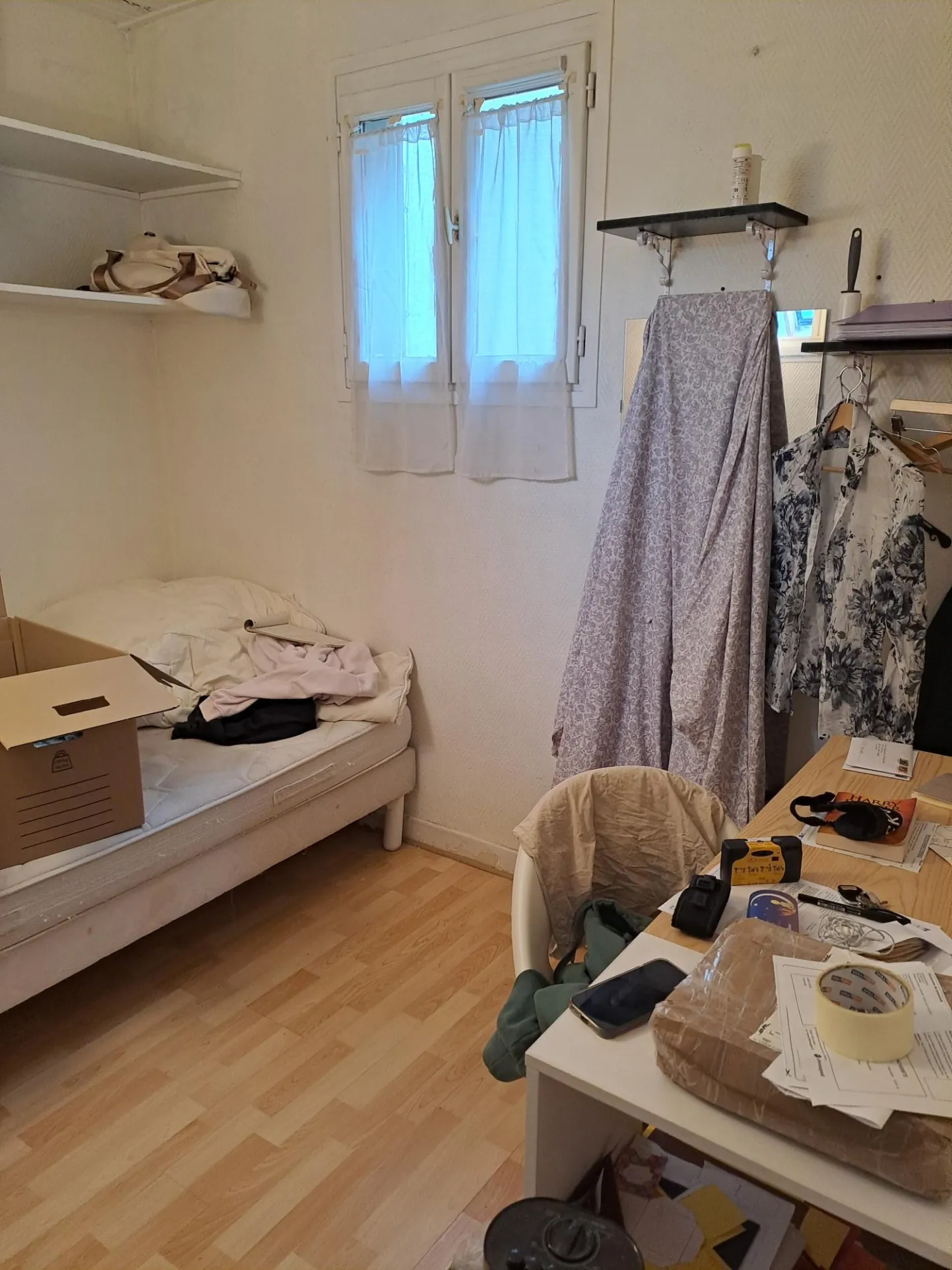 Appartement 2 pièces rénové avec vue sur les toits de Paris proche Gare Saint-Lazare 