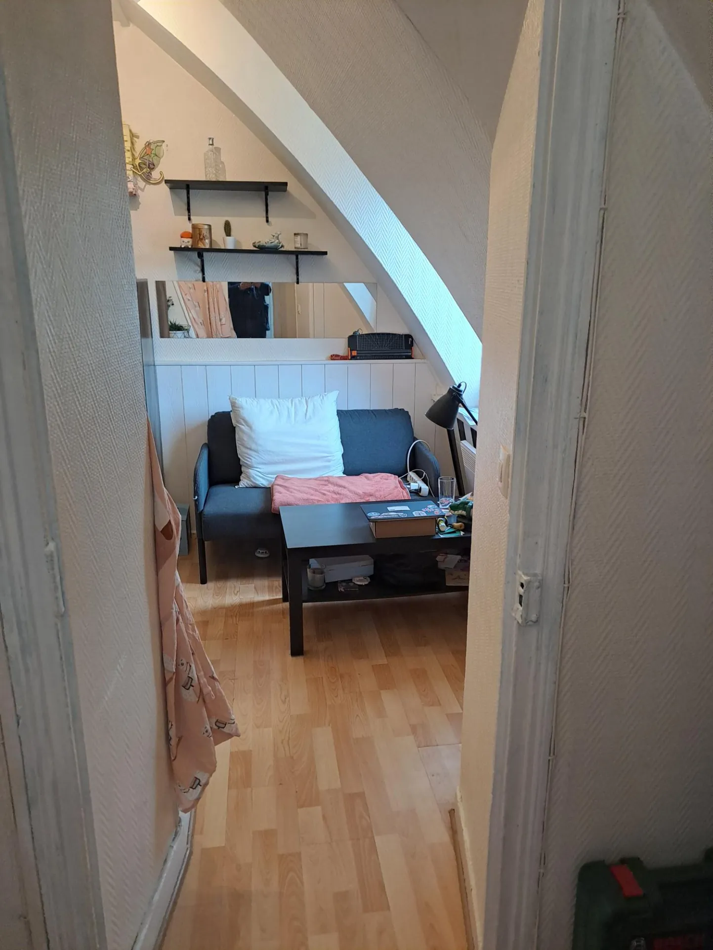 Appartement 2 pièces rénové avec vue sur les toits de Paris proche Gare Saint-Lazare 