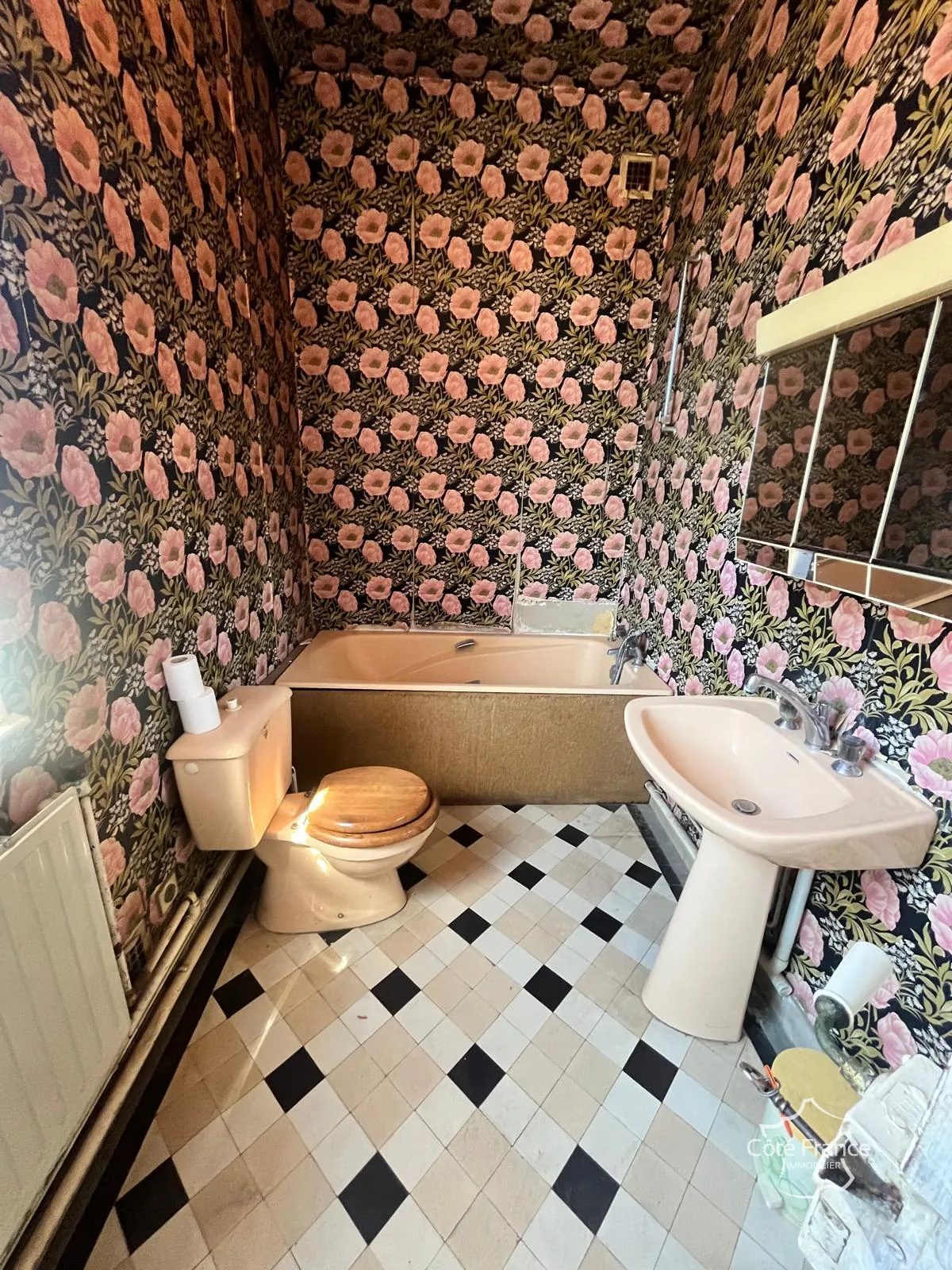 À vendre maison de ville à Guise, 98.9 m² à rénover, garage et cour privée 