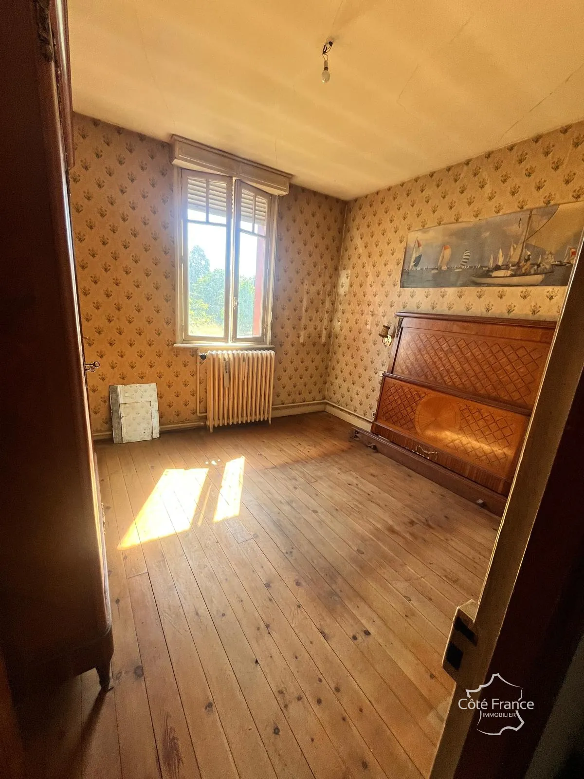 À vendre maison de ville à Guise, 98.9 m² à rénover, garage et cour privée 