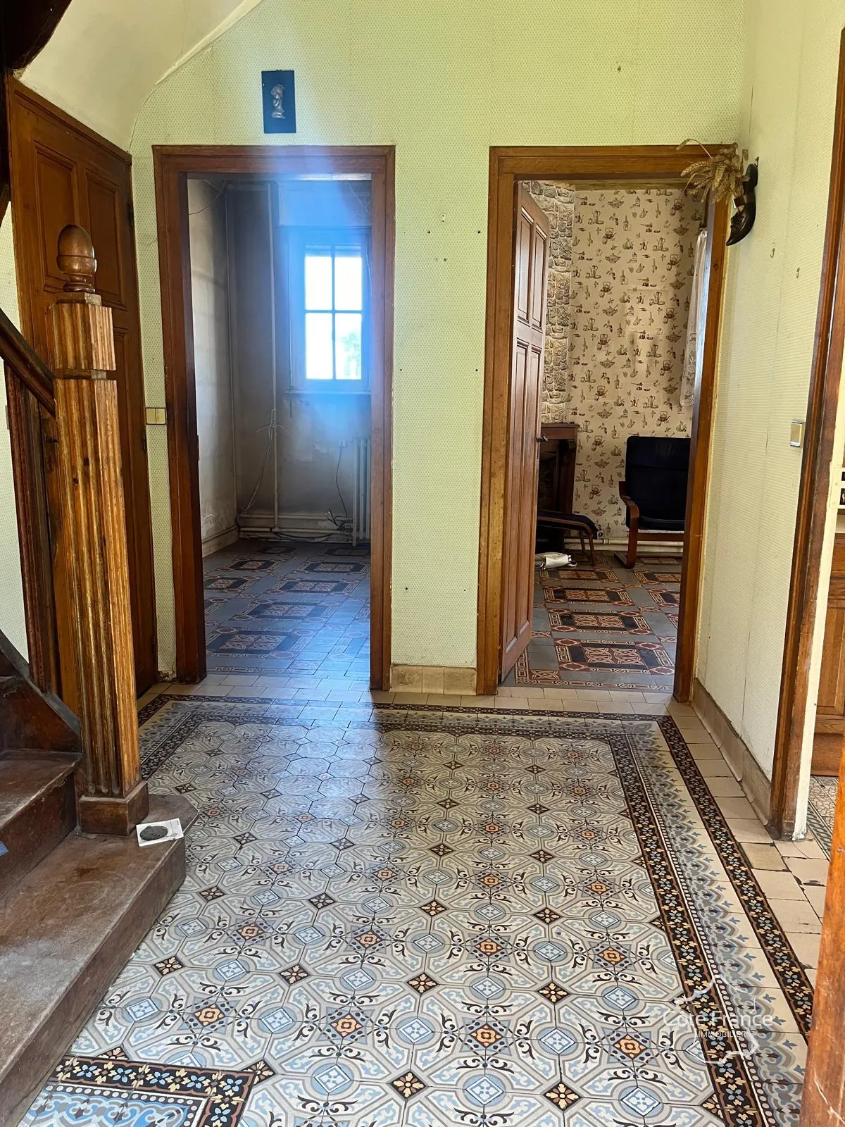 À vendre maison de ville à Guise, 98.9 m² à rénover, garage et cour privée 