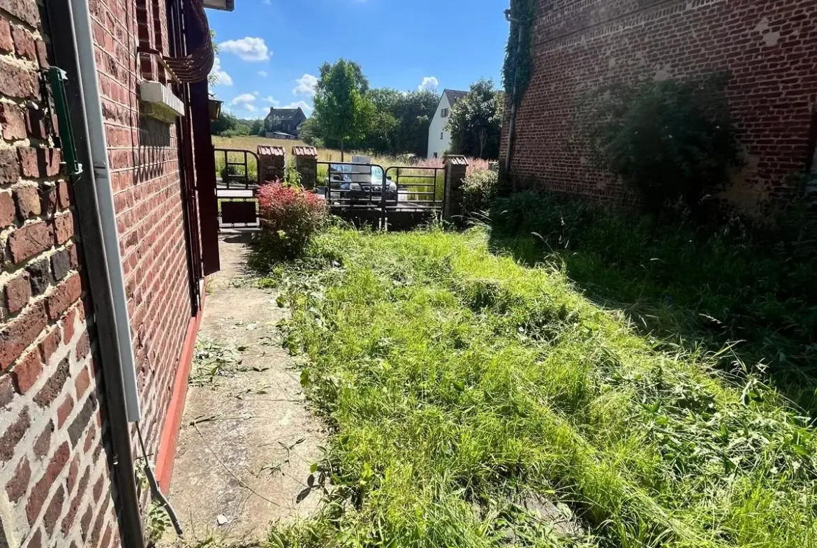 À vendre maison de ville à Guise, 98.9 m² à rénover, garage et cour privée 