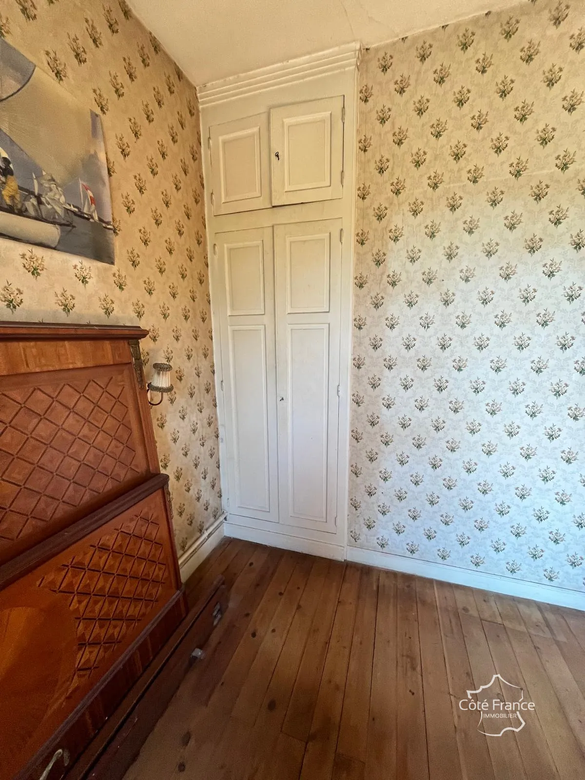 À vendre maison de ville à Guise, 98.9 m² à rénover, garage et cour privée 