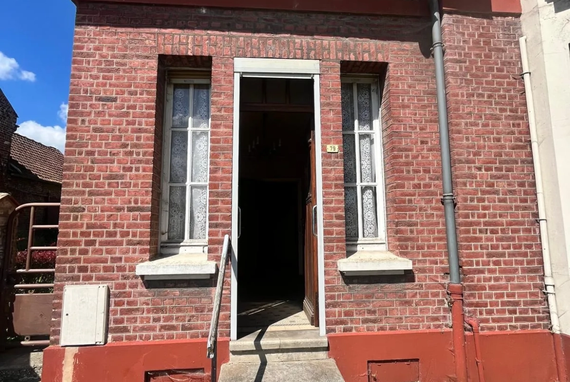 À vendre maison de ville à Guise, 98.9 m² à rénover, garage et cour privée 