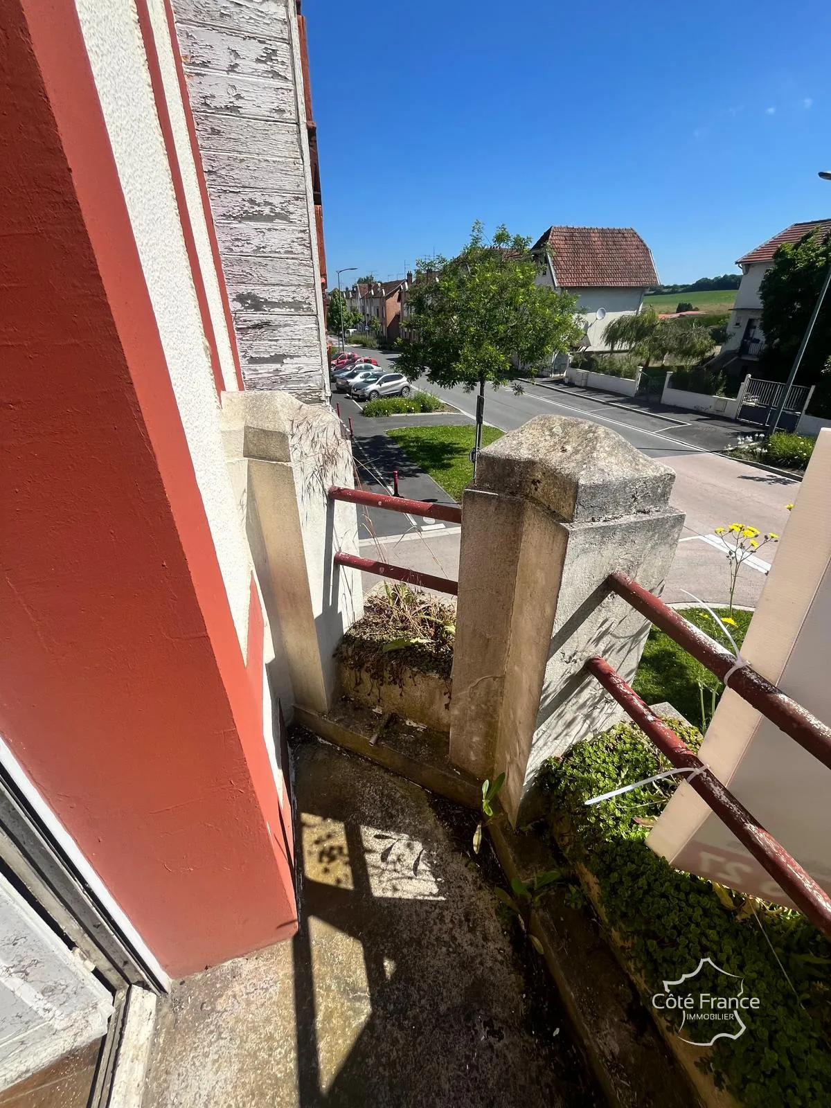 À vendre maison de ville à Guise, 98.9 m² à rénover, garage et cour privée 