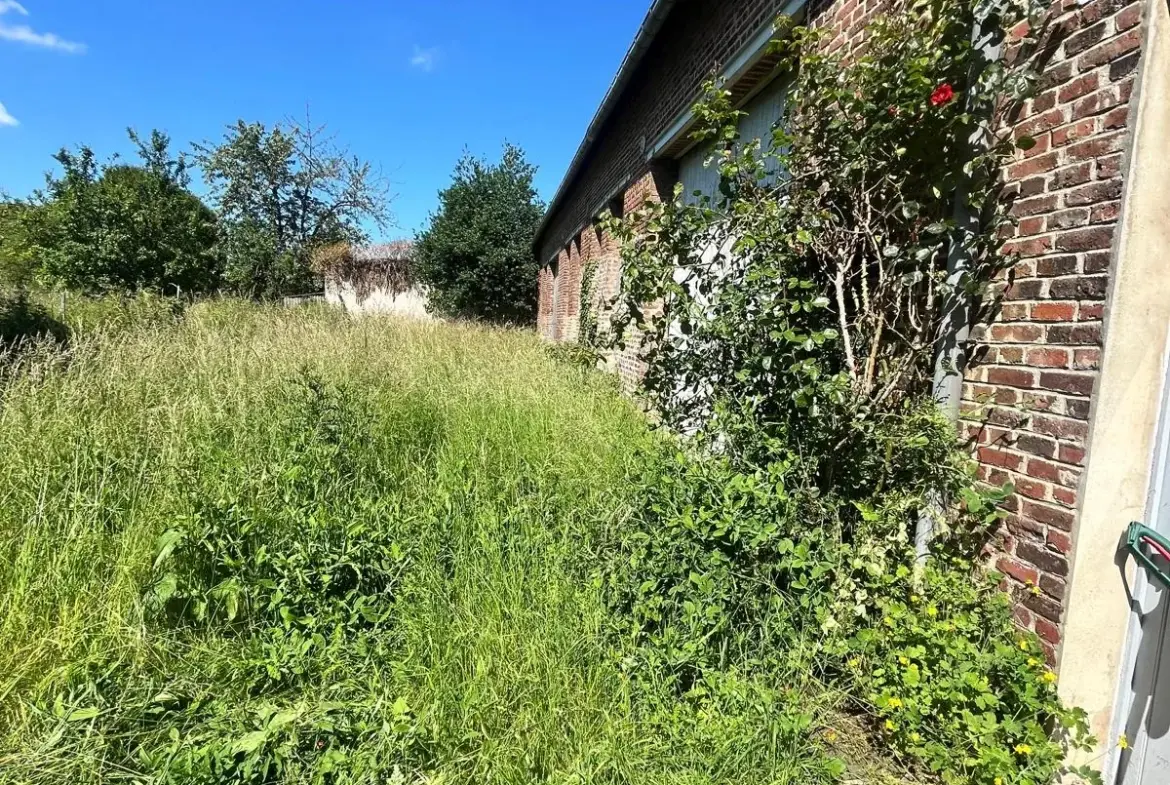 À vendre maison de ville à Guise, 98.9 m² à rénover, garage et cour privée 