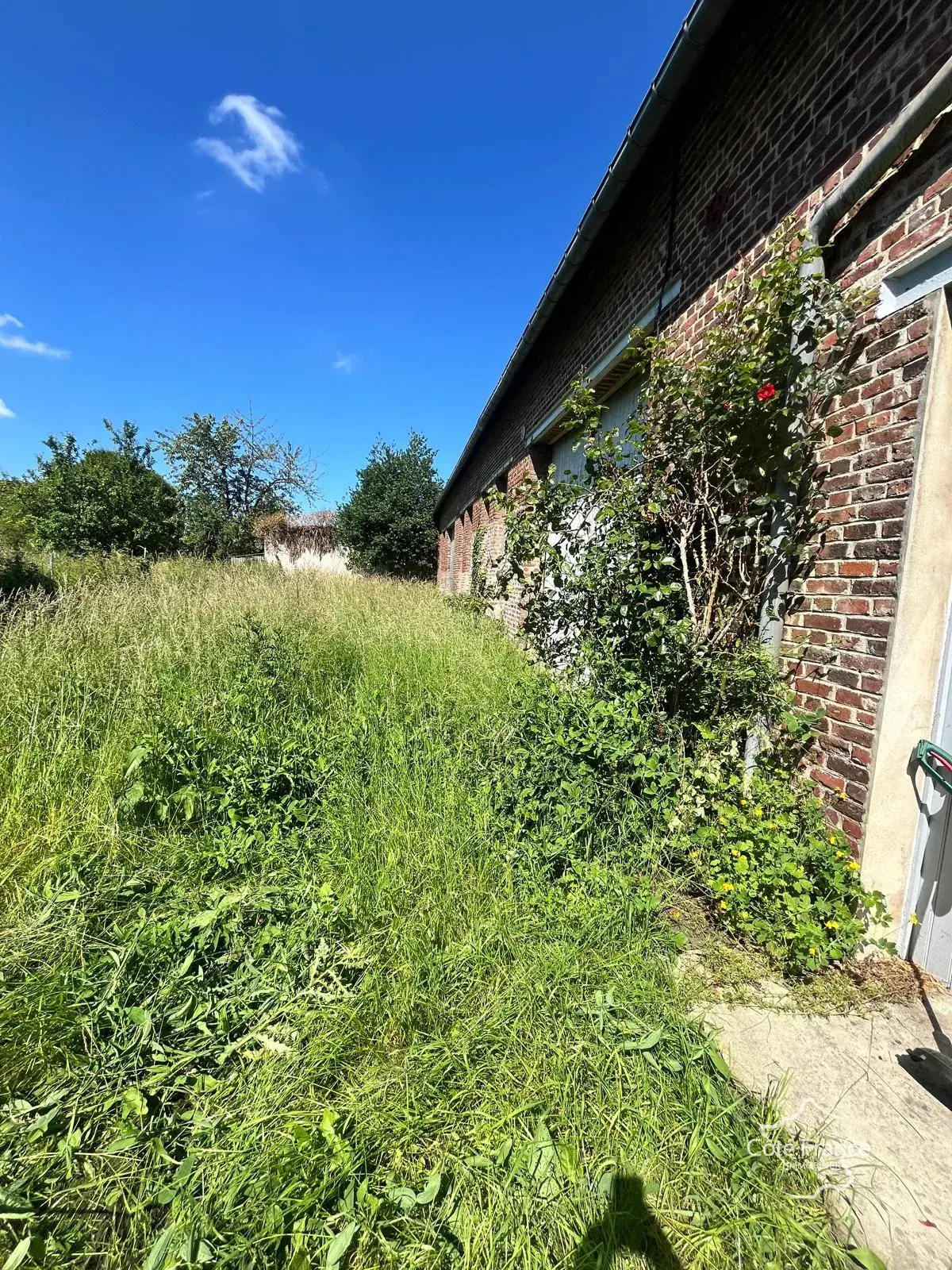 À vendre maison de ville à Guise, 98.9 m² à rénover, garage et cour privée 