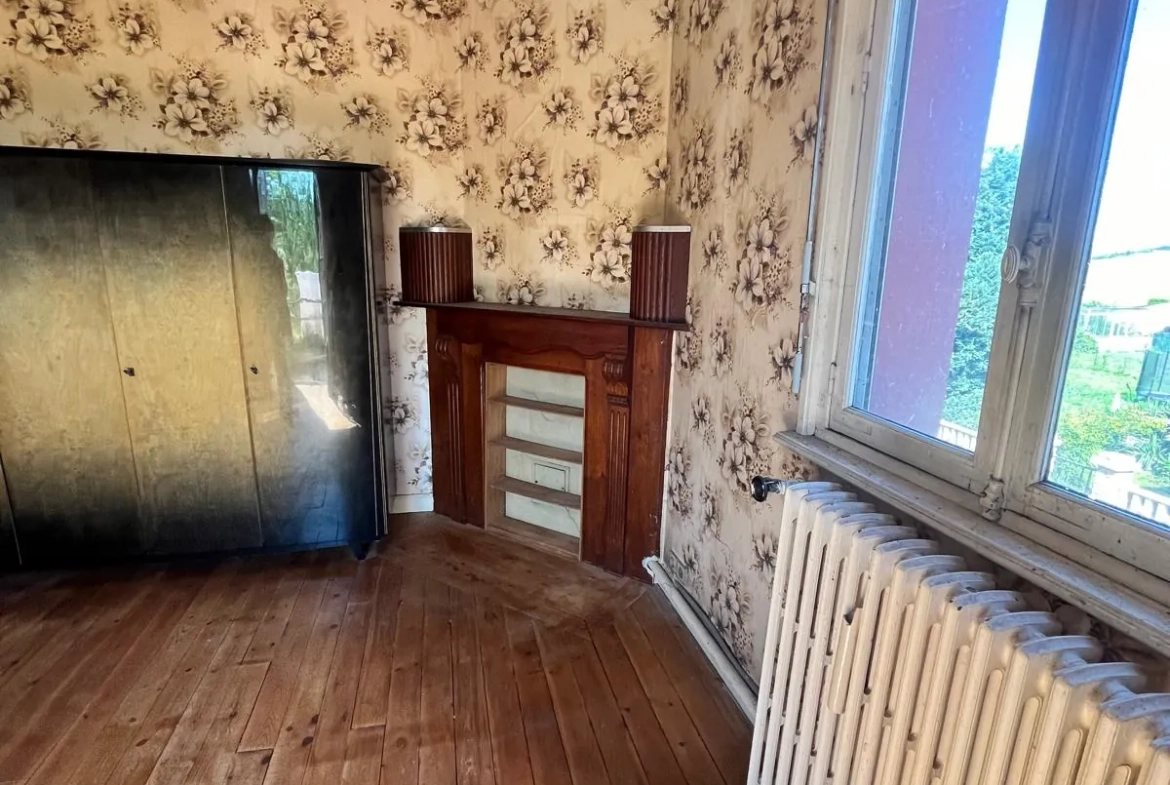 À vendre maison de ville à Guise, 98.9 m² à rénover, garage et cour privée 