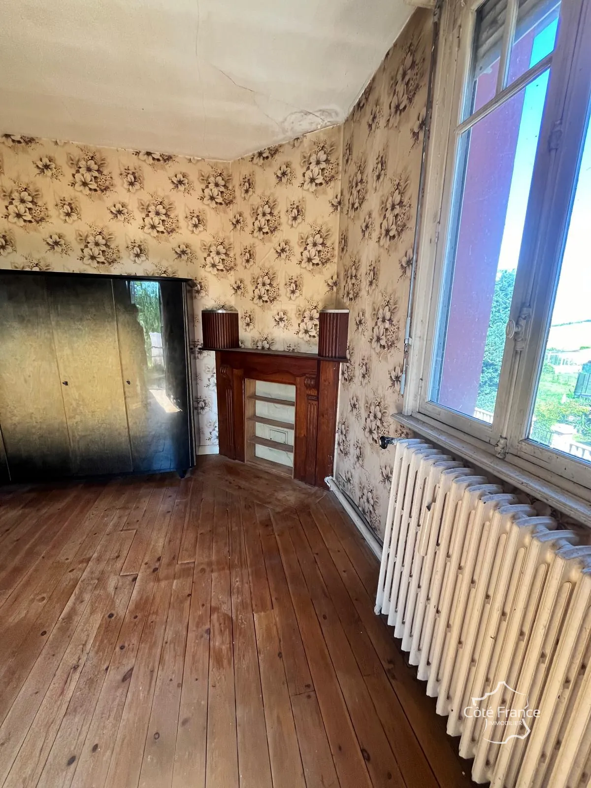 À vendre maison de ville à Guise, 98.9 m² à rénover, garage et cour privée 