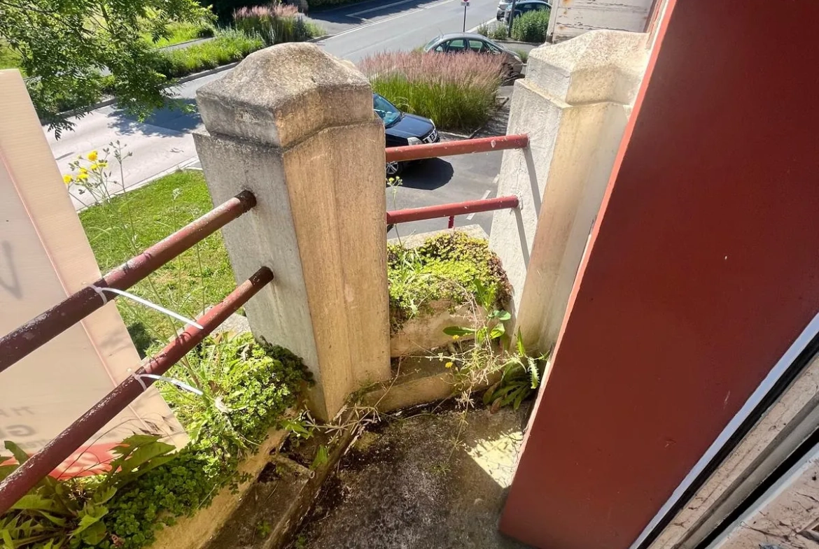 À vendre maison de ville à Guise, 98.9 m² à rénover, garage et cour privée 