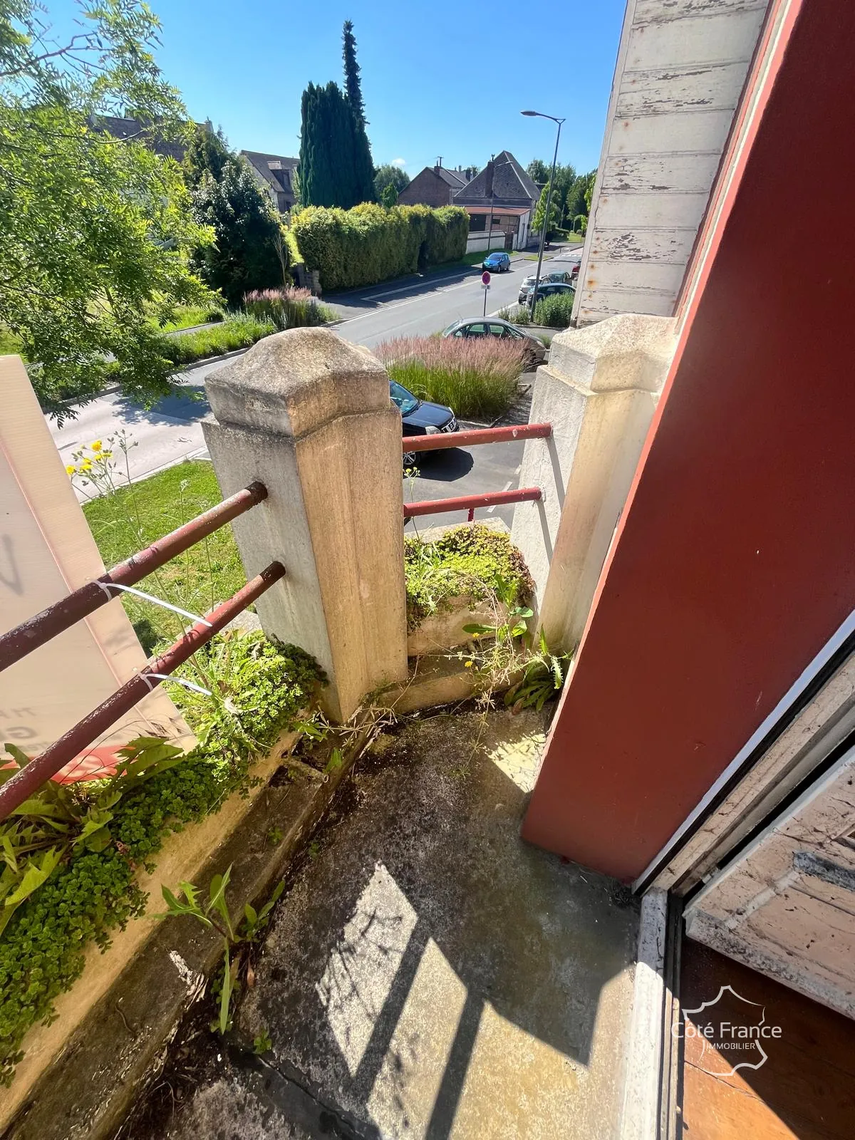 À vendre maison de ville à Guise, 98.9 m² à rénover, garage et cour privée 