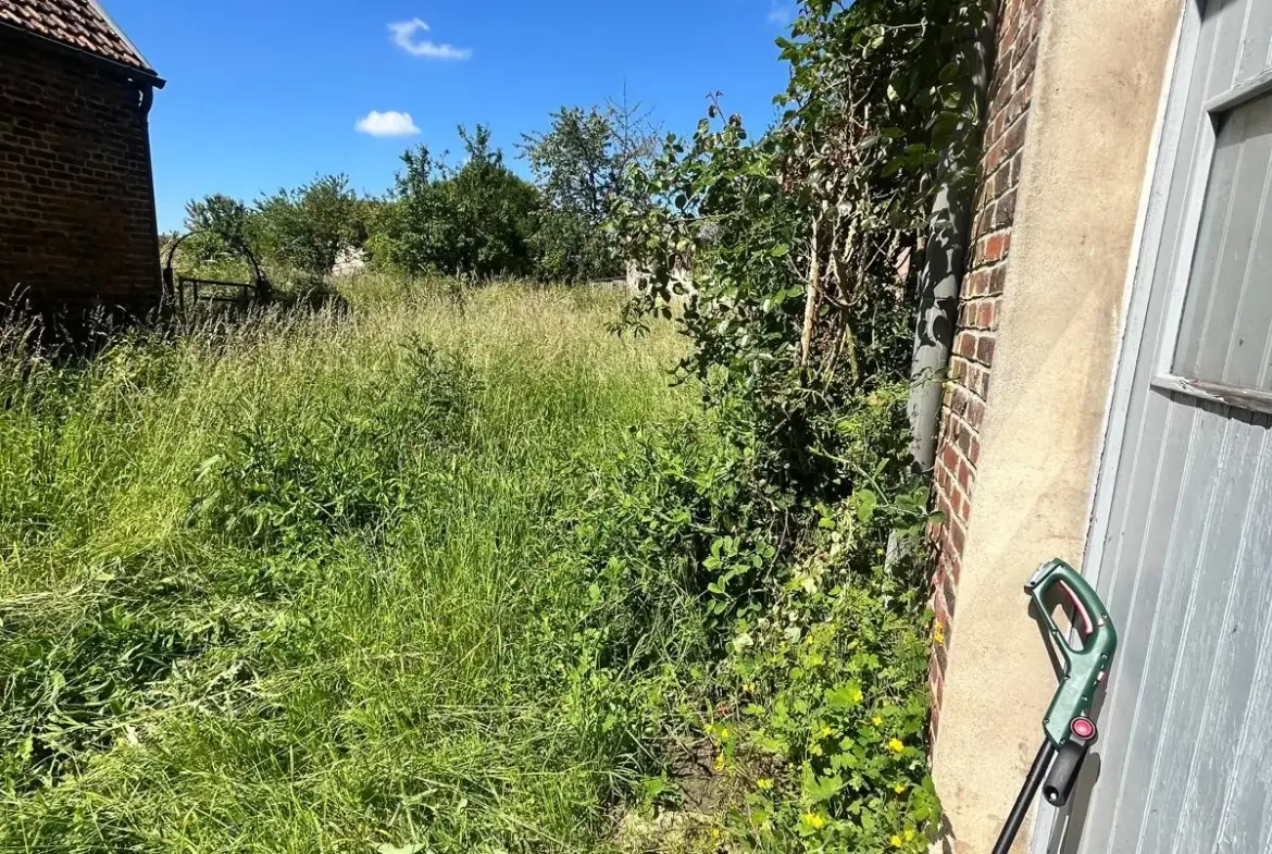 À vendre maison de ville à Guise, 98.9 m² à rénover, garage et cour privée 