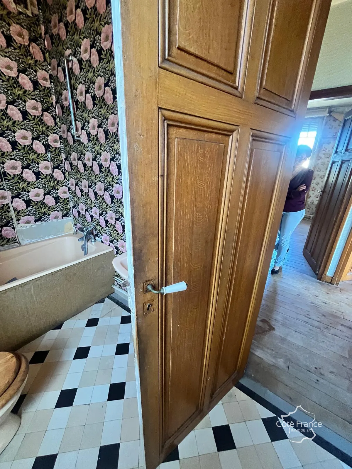 À vendre maison de ville à Guise, 98.9 m² à rénover, garage et cour privée 