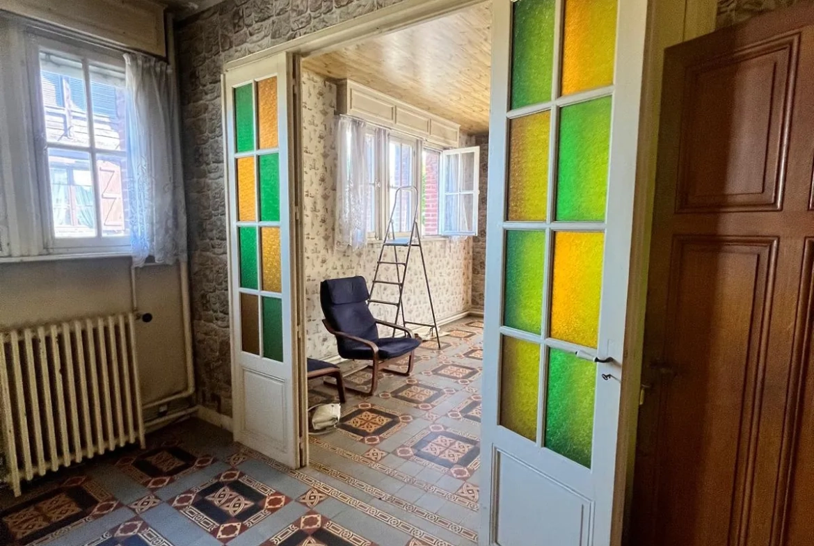 À vendre maison de ville à Guise, 98.9 m² à rénover, garage et cour privée 