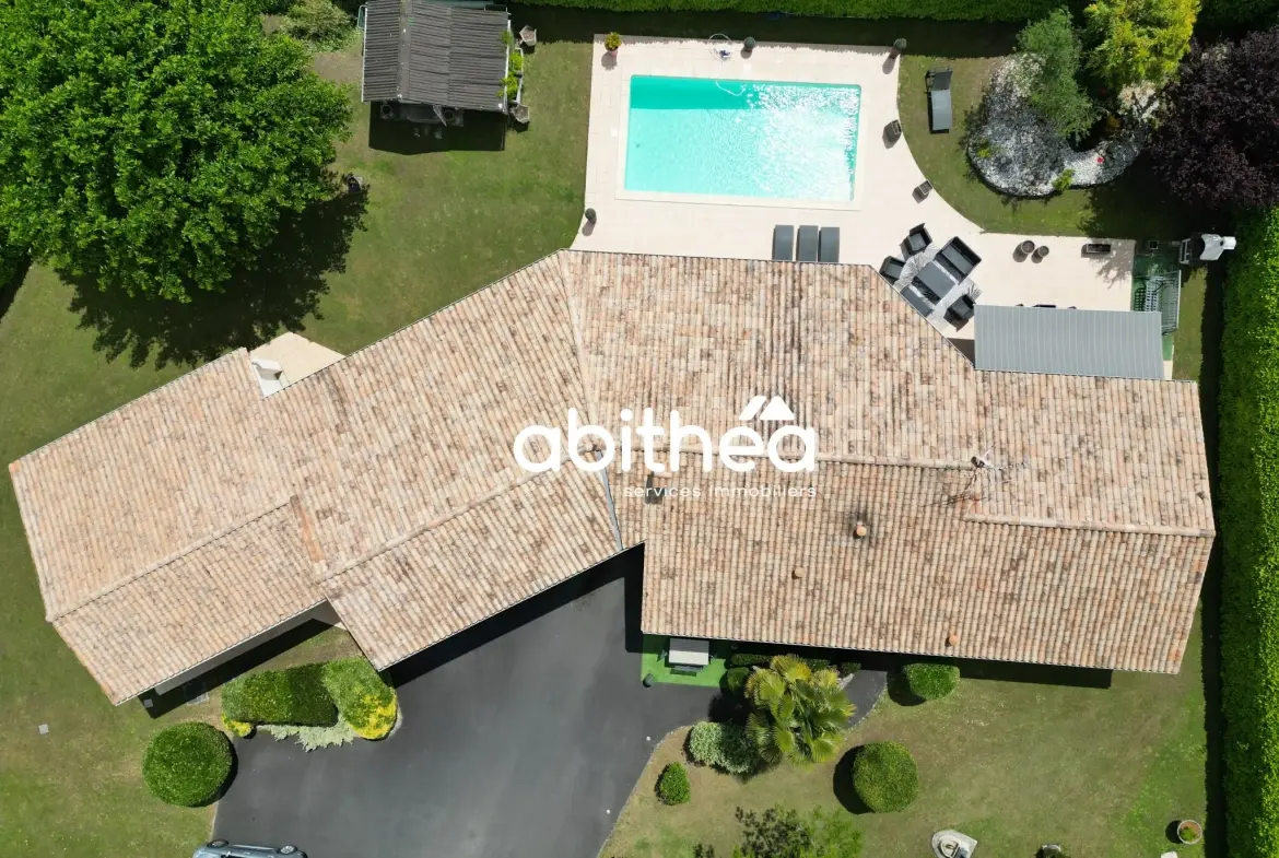 Maison moderne de 137 m² avec piscine et annexes à Clam près de Jonzac 