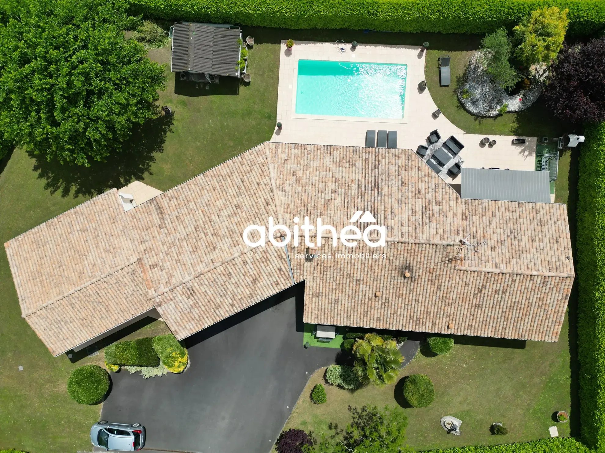 Maison moderne de 137 m² avec piscine et annexes à Clam près de Jonzac 