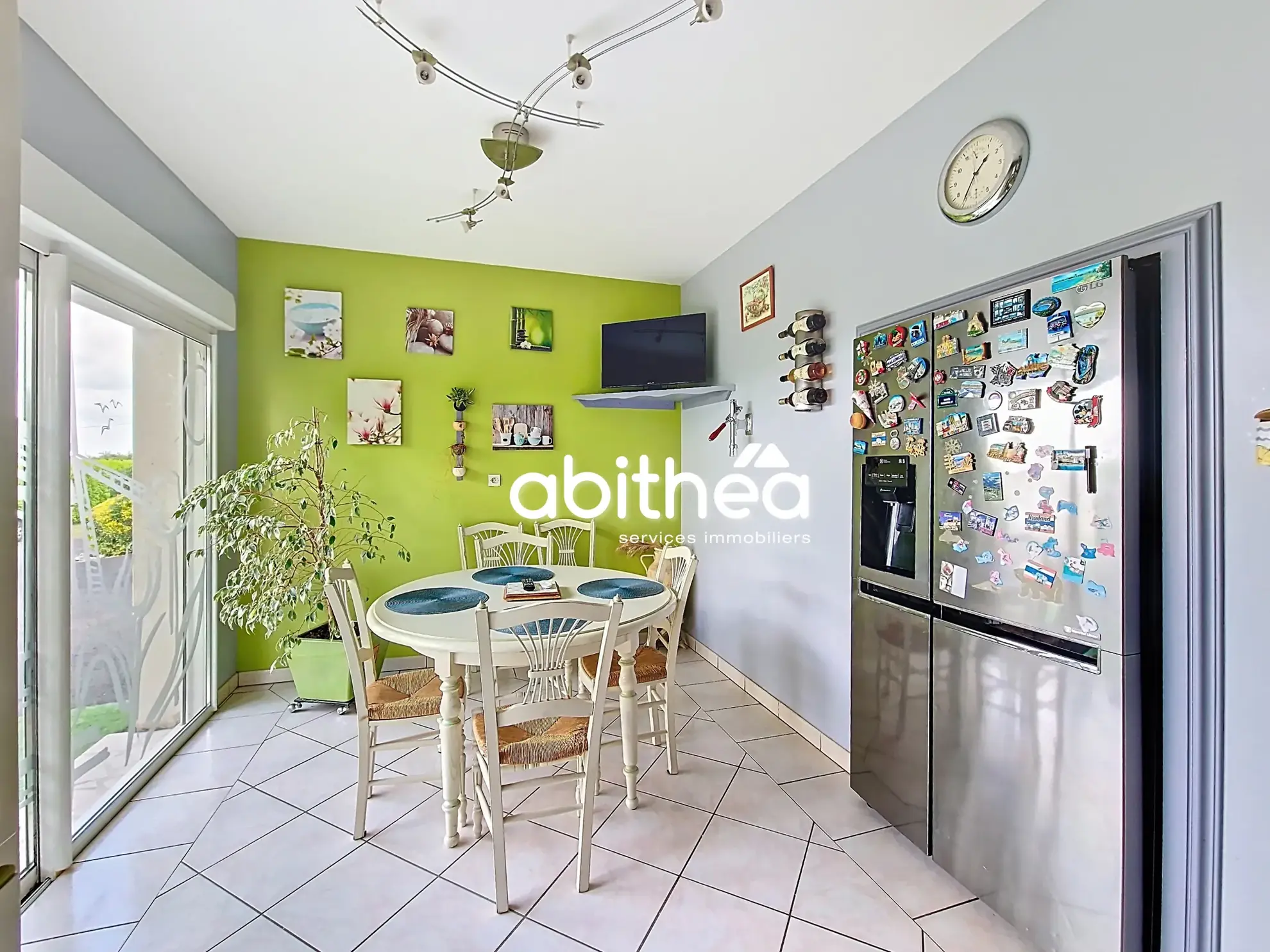 Maison moderne de 137 m² avec piscine et annexes à Clam près de Jonzac 