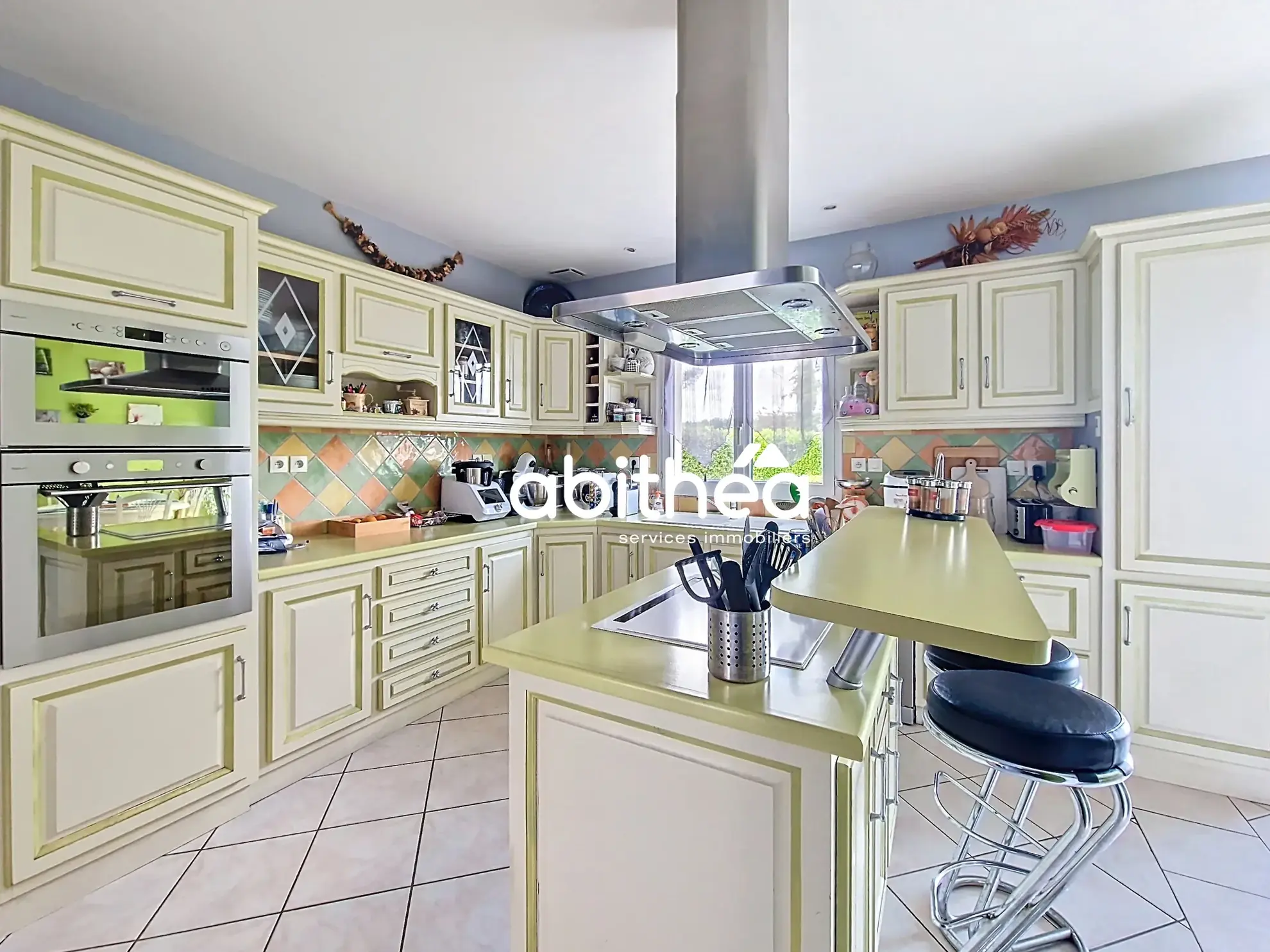 Maison moderne de 137 m² avec piscine et annexes à Clam près de Jonzac 