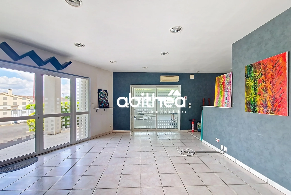 Maison moderne de 137 m² avec piscine et annexes à Clam près de Jonzac 