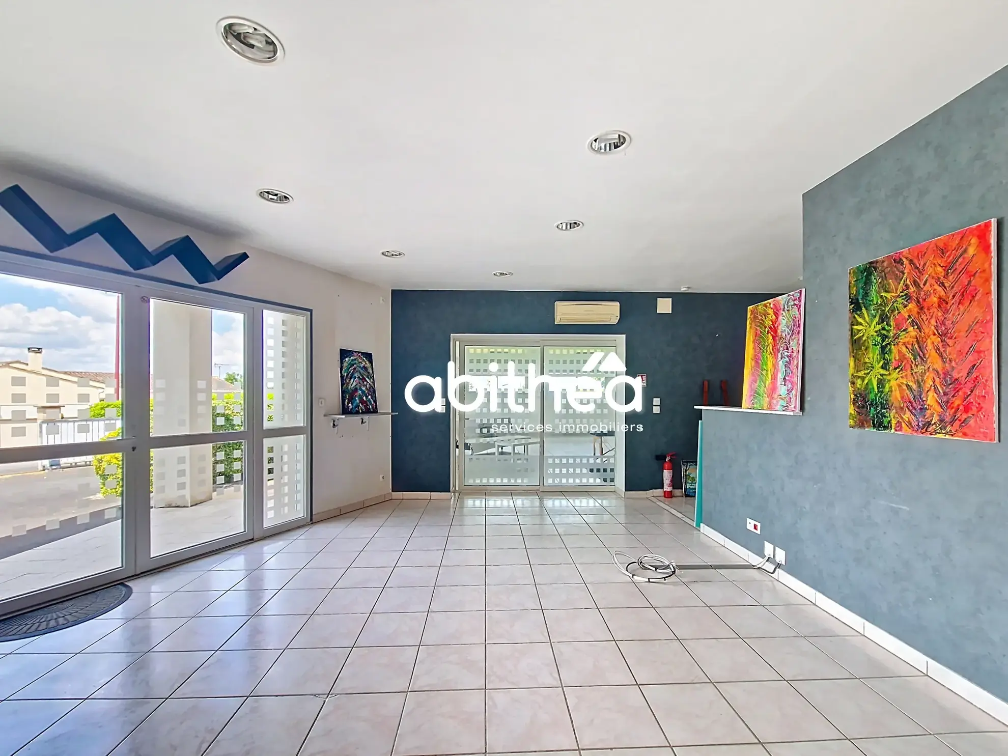 Maison moderne de 137 m² avec piscine et annexes à Clam près de Jonzac 