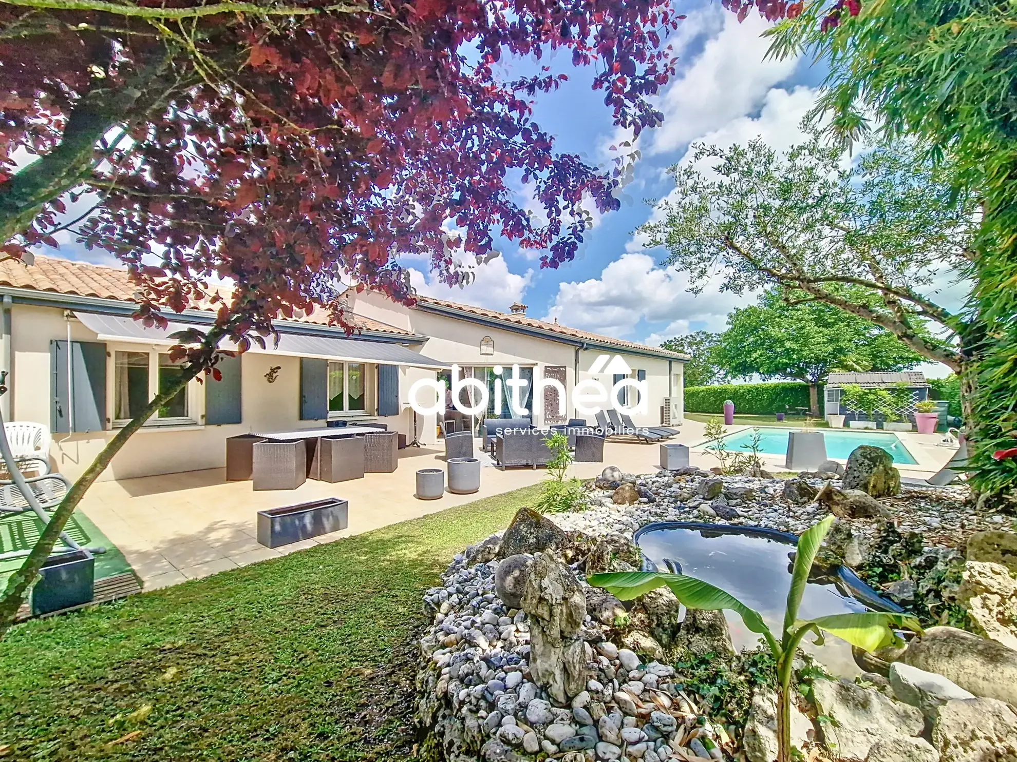 Maison moderne de 137 m² avec piscine et annexes à Clam près de Jonzac 