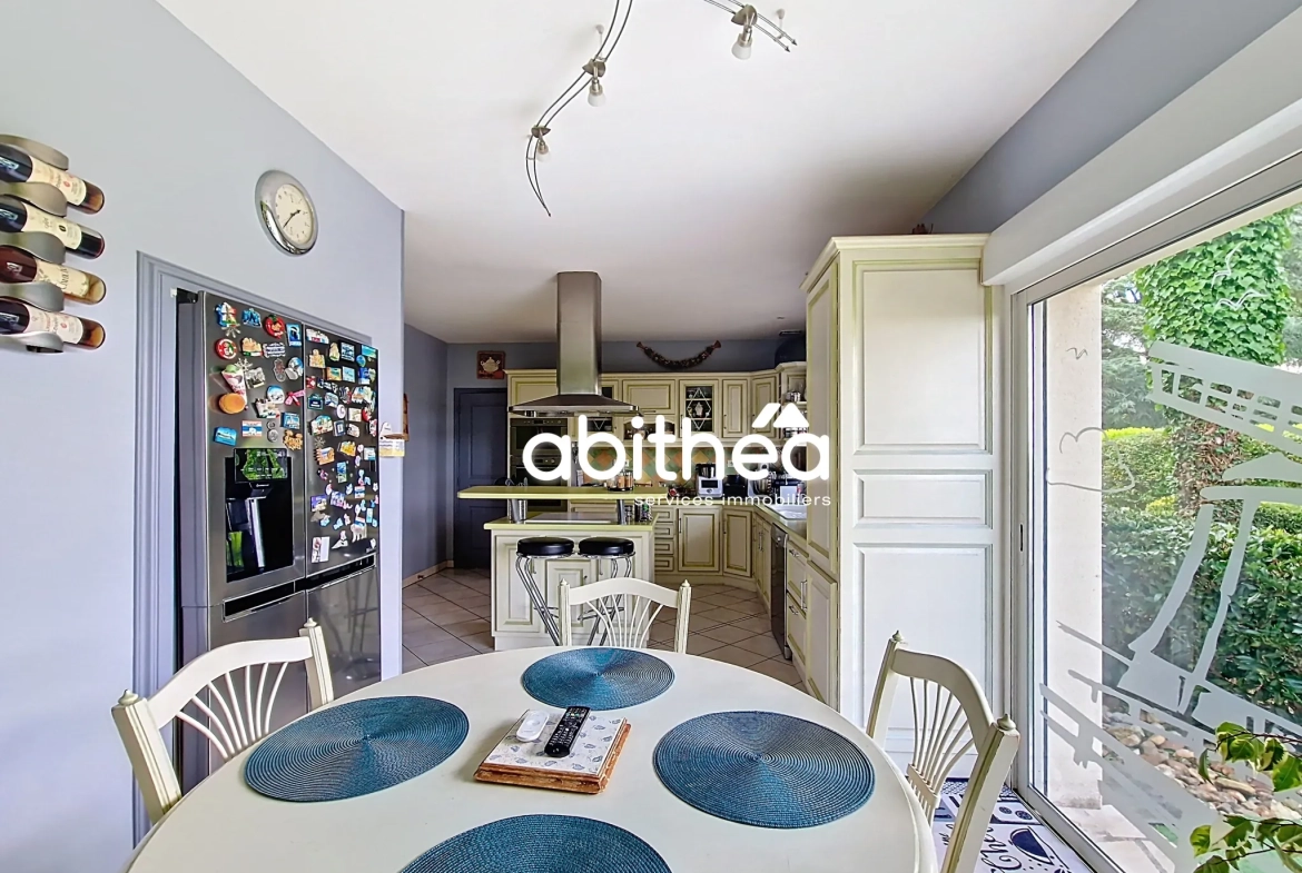 Maison moderne de 137 m² avec piscine et annexes à Clam près de Jonzac 