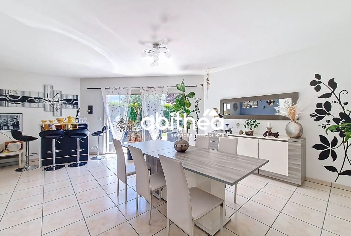 Maison moderne de 137 m² avec piscine et annexes à Clam près de Jonzac 