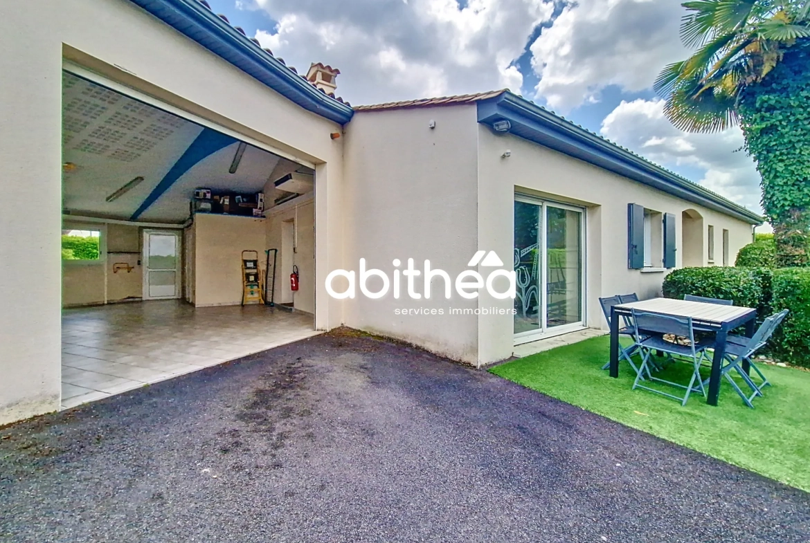 Maison moderne de 137 m² avec piscine et annexes à Clam près de Jonzac 