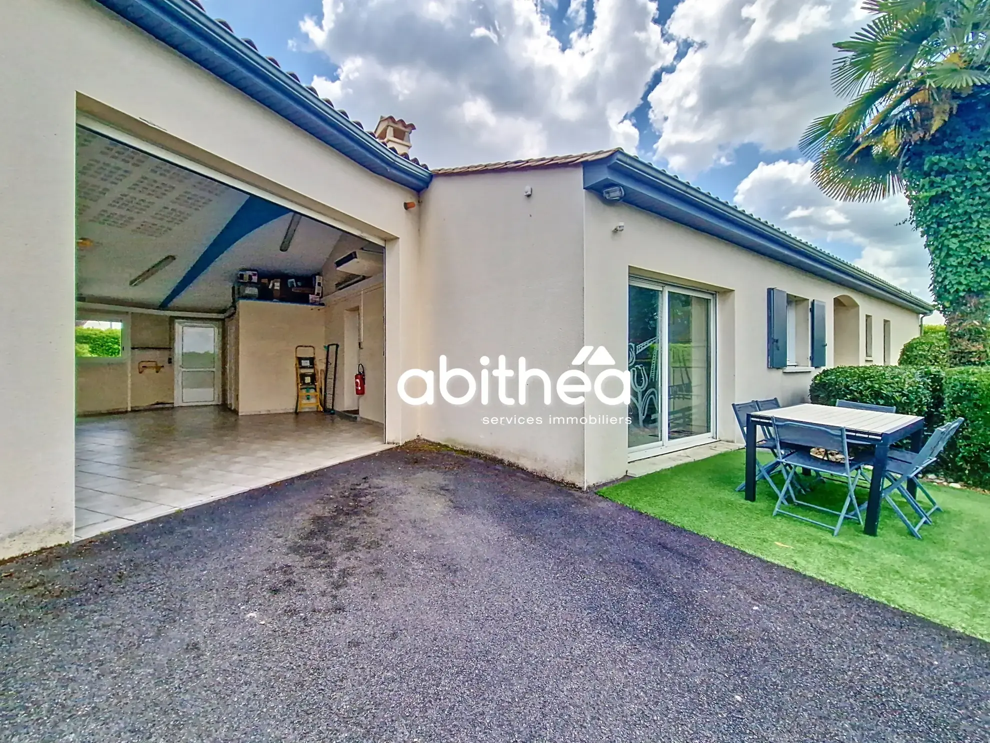 Maison moderne de 137 m² avec piscine et annexes à Clam près de Jonzac 
