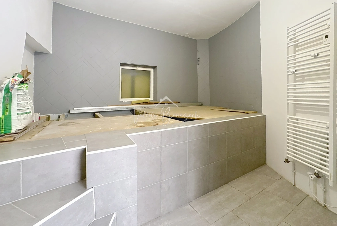 Appartement lumineux de 140 m2 avec patio au cœur de Saint-Affrique 