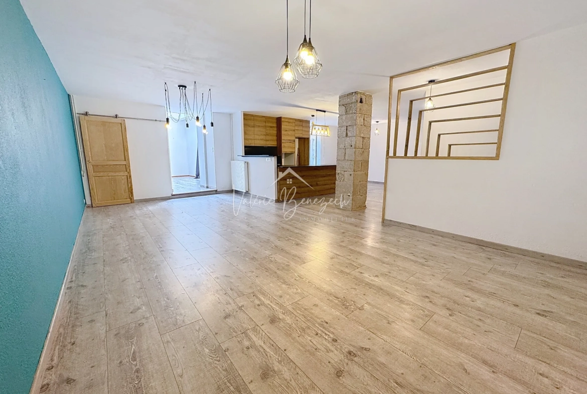 Appartement lumineux de 140 m2 avec patio au cœur de Saint-Affrique 