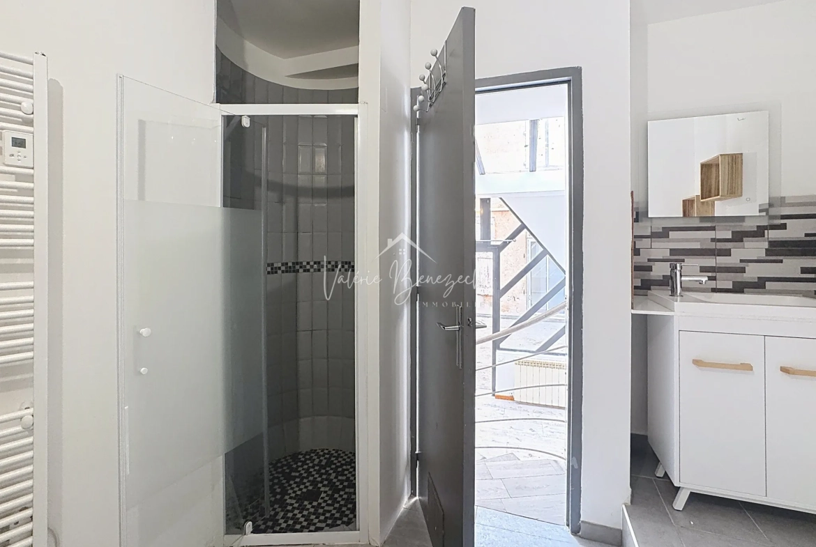 Appartement lumineux de 140 m2 avec patio au cœur de Saint-Affrique 