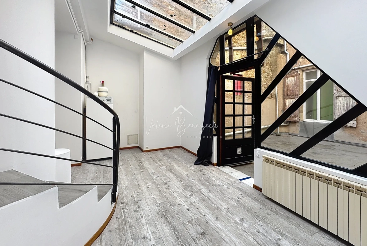 Appartement lumineux de 140 m2 avec patio au cœur de Saint-Affrique 