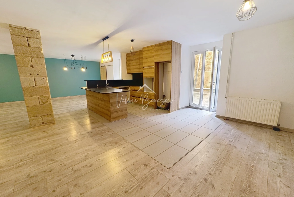Appartement lumineux de 140 m2 avec patio au cœur de Saint-Affrique 