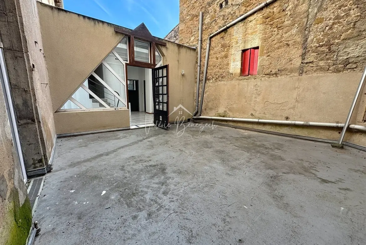 Appartement lumineux de 140 m2 avec patio au cœur de Saint-Affrique 